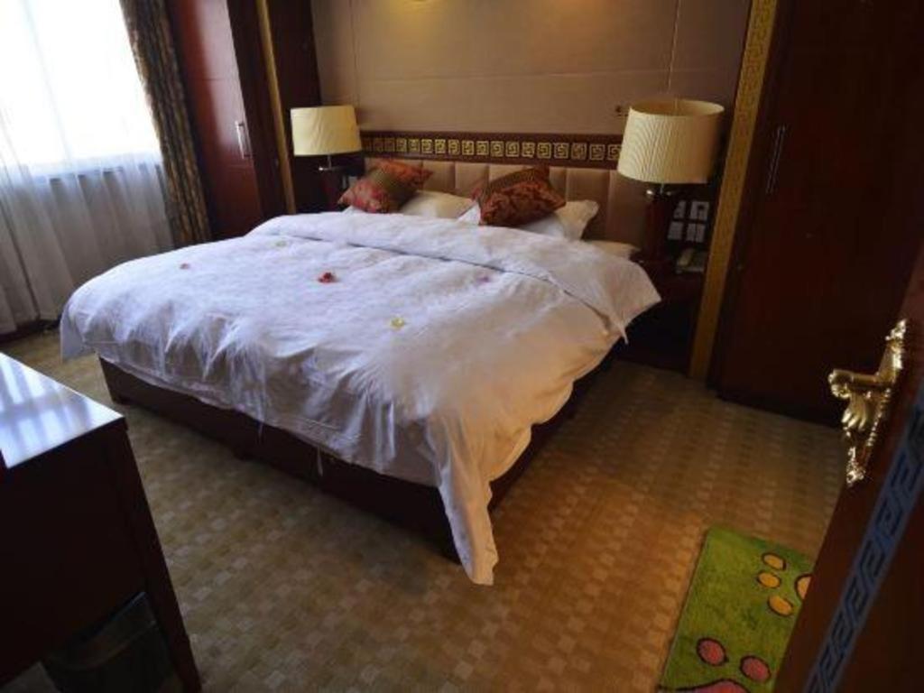 Golden Spring Hotel Lijiang Lijiang  Exterior foto